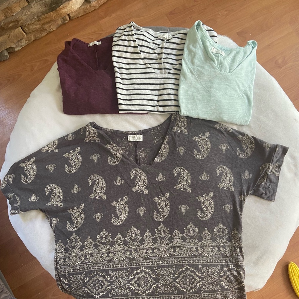 24/7 Maurici’s loose tee-shirts